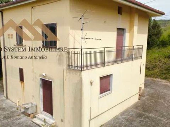 Casa con 6 locali in vendita in Contrada Tacceto No Number, Casalduni