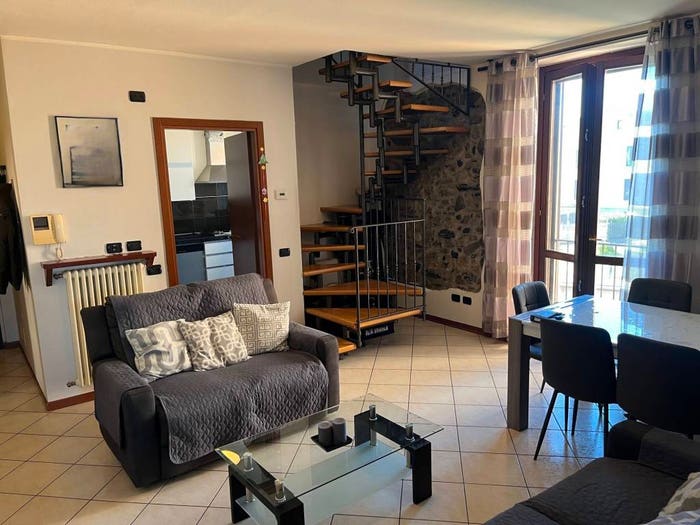 Appartamento quadrilocale in vendita in Alzate Brianza