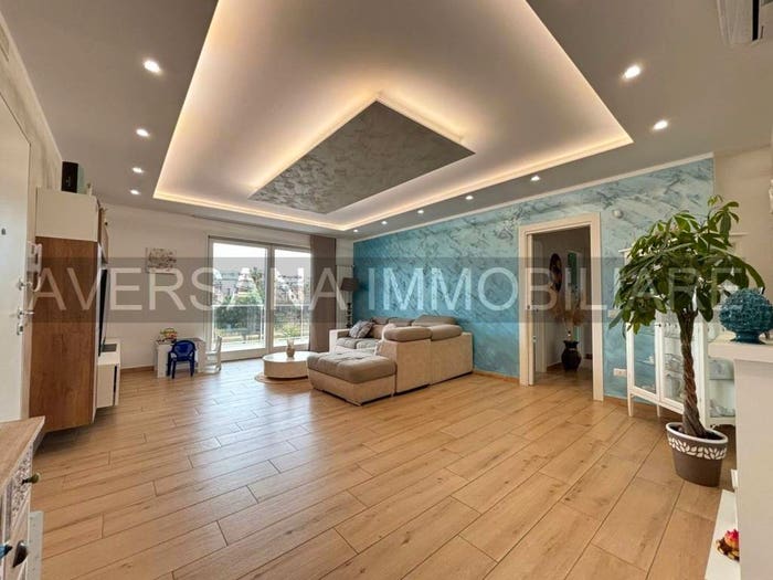 Appartamento con 5 locali in vendita in Viale della Libertà, Lusciano