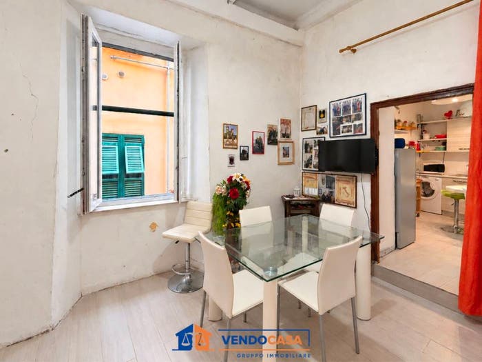 Appartamento quadrilocale in vendita in Via Giacomo Profumo, Voltri, Genova