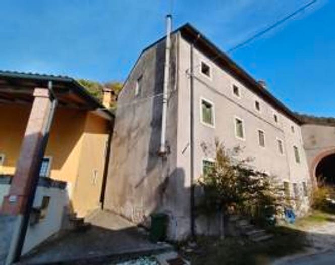 Appartamento con 6 locali in vendita in Via Pianeta, Montecchio Maggiore