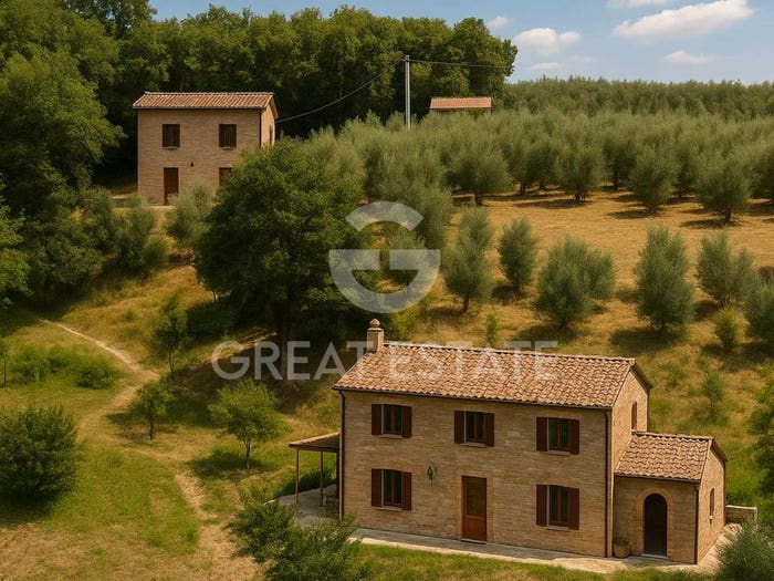 Casa con 6 locali in vendita in Via delle Pietrose, Montepulciano