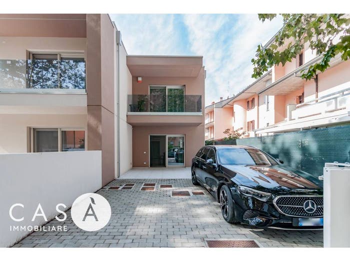 Casa quadrilocale in vendita in Viale Renato Serra, Cesenatico Levante, Cesenatico