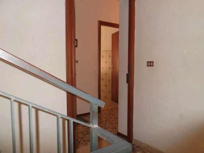 Appartamento trilocale in vendita in Via Rosate, Oliveri
