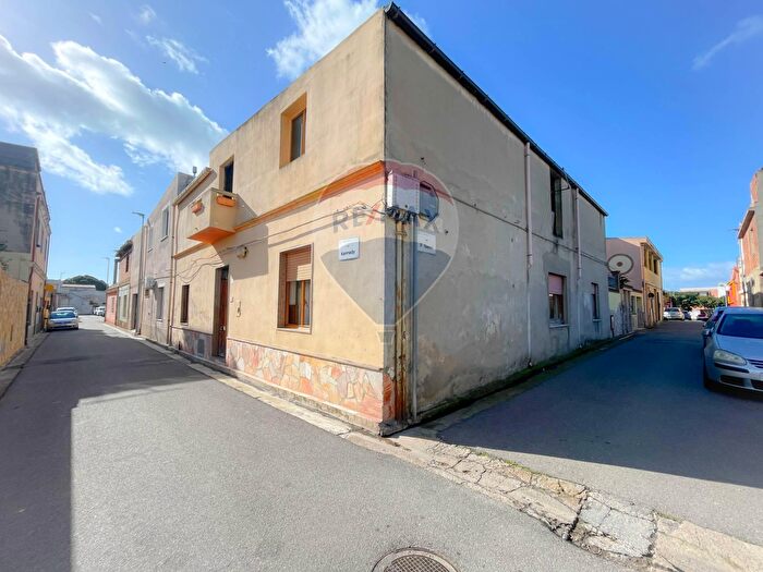 Casa con 7 locali in vendita in Via Kennedy, Maracalagonis