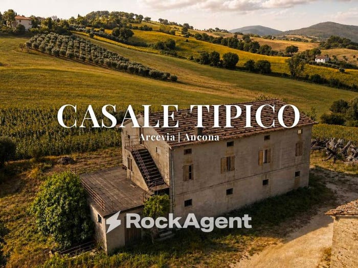 Casa con 6 locali in vendita in Frazione Magnadorsa, Arcevia