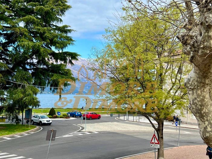 Appartamento quadrilocale in vendita in Piazza Garibaldi, Centro, Luino