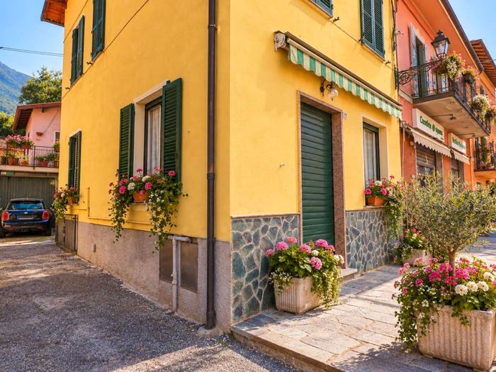 Casa con 6 locali in vendita in VIA ROMA, Centro, Montoggio