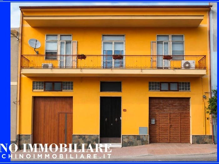 Casa con 6 locali in vendita in Via Roma, Sennori