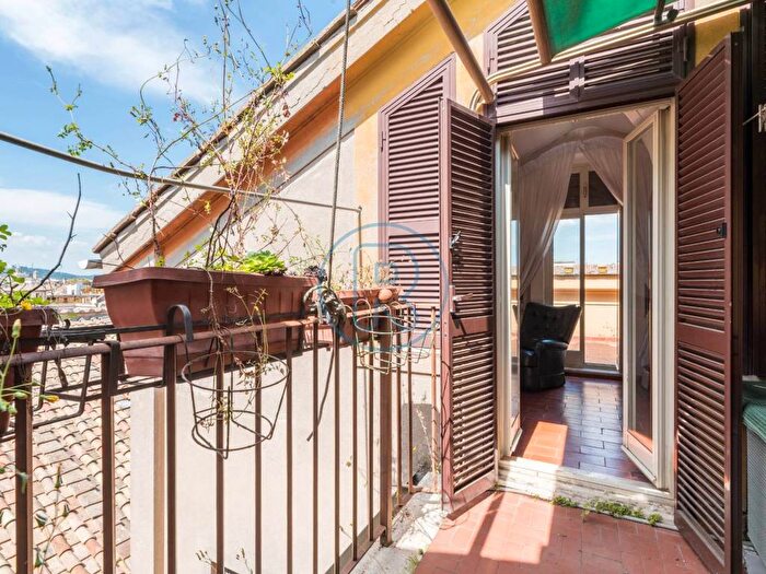 Appartamento con 6 locali in vendita in Via della Trinità dei Pellegrini, Ghetto Portico d'Ottavia, Roma
