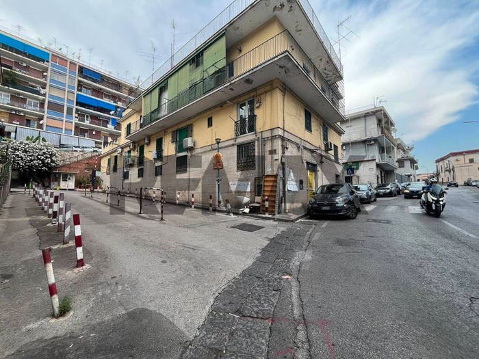 Appartamento con 6 locali in vendita in Via Ponti Rossi, Ponti Rossi, Napoli