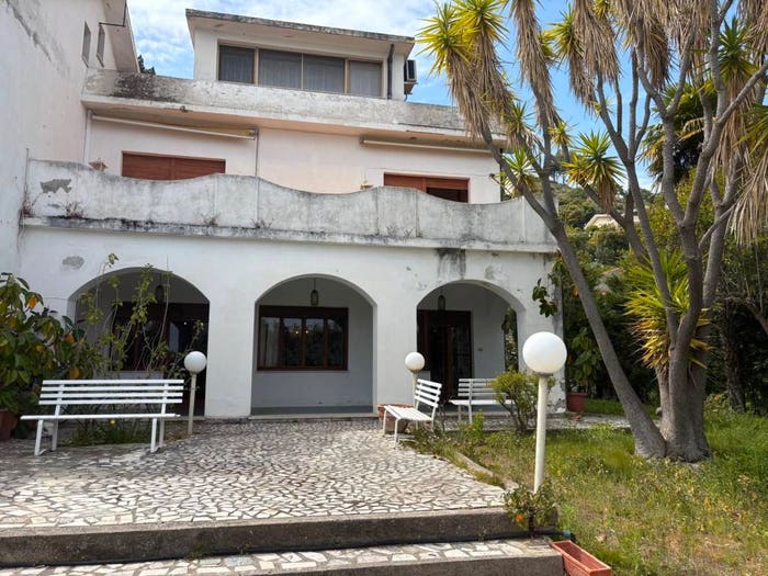 Casa con 6 locali in vendita in Santa Maria Del Mare Torrazzo, Stalettì