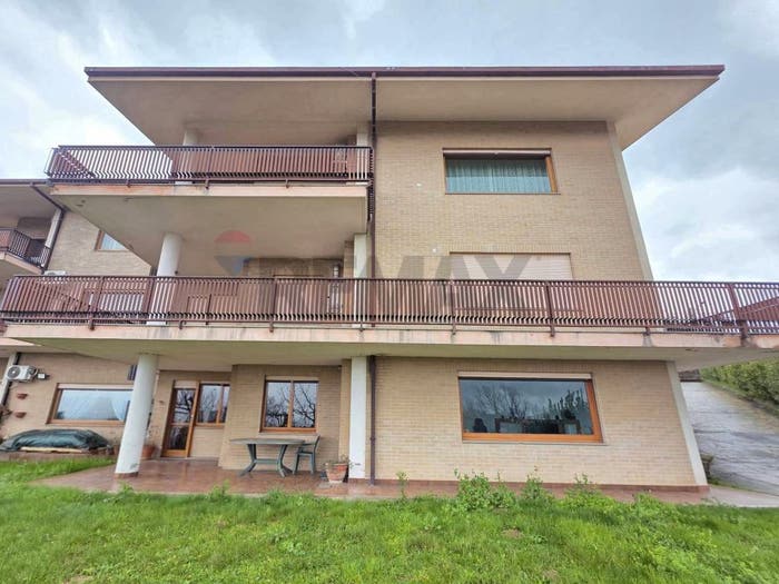 Appartamento con 6 locali in vendita in Via Bellavista, Laurignano, Dipignano