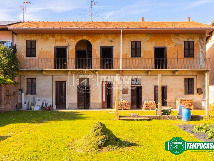 Casa quadrilocale in vendita in Via Camillo Benso di Cavour, Vanzaghello