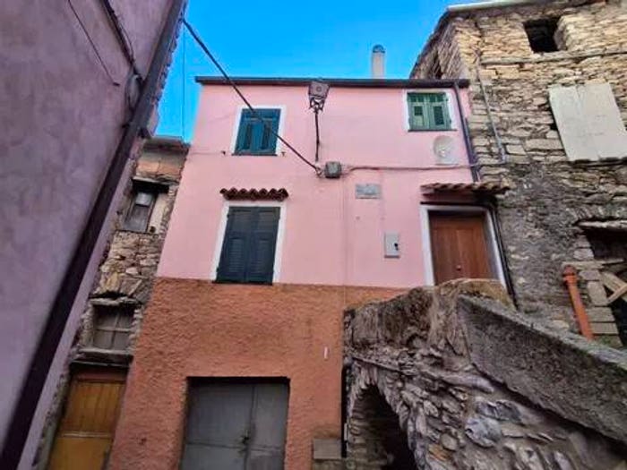 Casa quadrilocale in vendita in Via Draghi, Centro, Caravonica