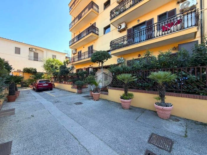 Appartamento trilocale in affitto in Via Giulio Cesare, Centro, Bacoli