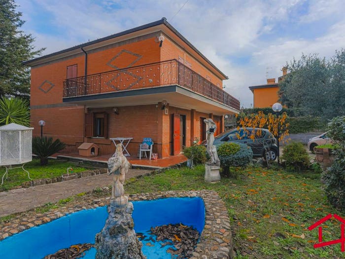 Casa con 6 locali in vendita in Via delle Picozze, San Vittorino, Roma