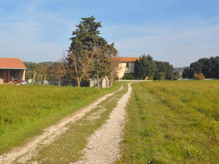 Casa con 6 locali in vendita in Pomarance