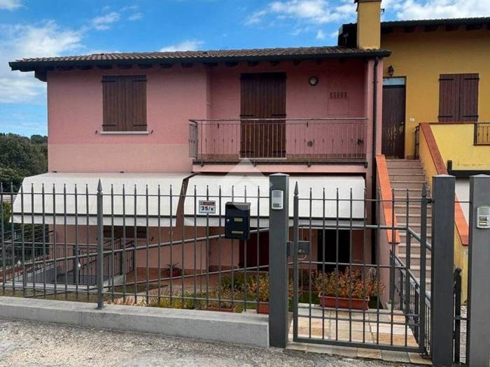 Appartamento trilocale in vendita in piazza San Sebastiano, Centro, Cavriana