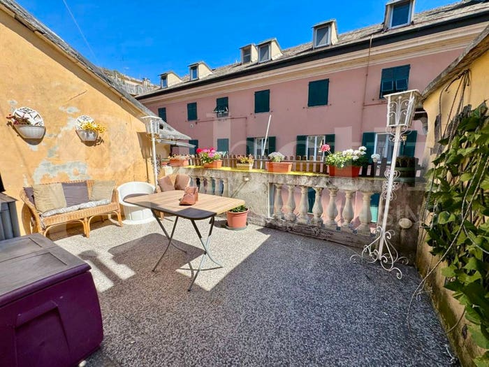 Appartamento quadrilocale in vendita in Via Canevari, Marassi, Genova