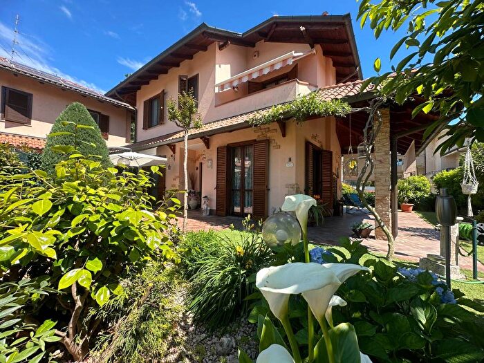 Casa con 6 locali in vendita in Via dei Mughetti, Ravello Villastanza Villapia, Parabiago