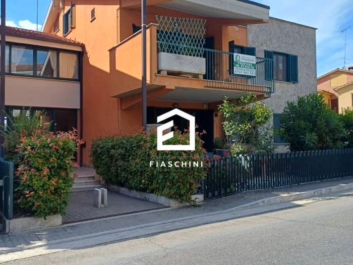 Appartamento con 5 locali in vendita in Via Aldo Moro, Centro, Amelia