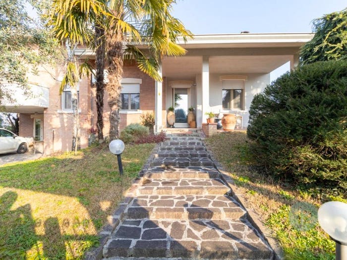 Casa con 6 locali in vendita in Via Dicembre, Cortile, Carpi