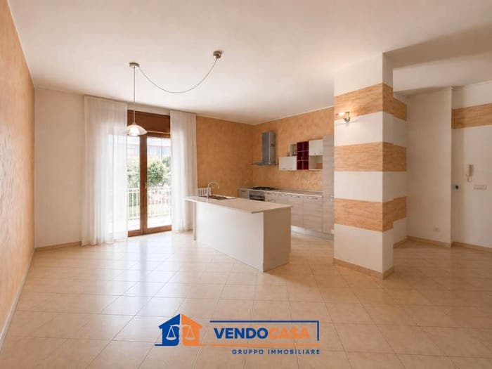 Appartamento trilocale in vendita in Piazza Camillo dal Pozzo, Nizza Monferrato