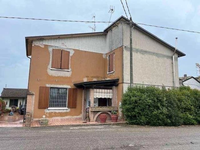 Casa quadrilocale in vendita in Via Stoppiaro, Dragoncello, Poggio Rusco