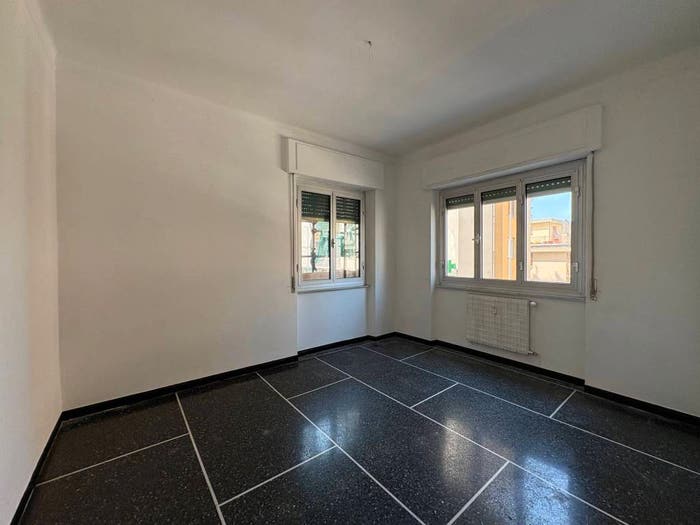 Appartamento trilocale in vendita in Via Napoli, Oregina, Genova