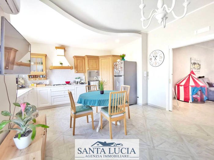 Appartamento con 6 locali in vendita in Via Pietro Nenni, Canicattì