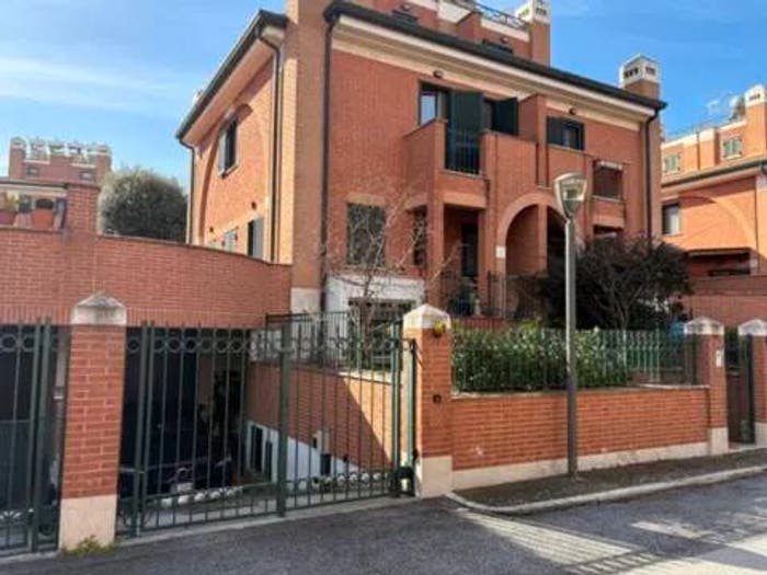 Casa con 6 locali in vendita in Via Don Ugo Bassi H, Santa Maria delle Mole, Marino