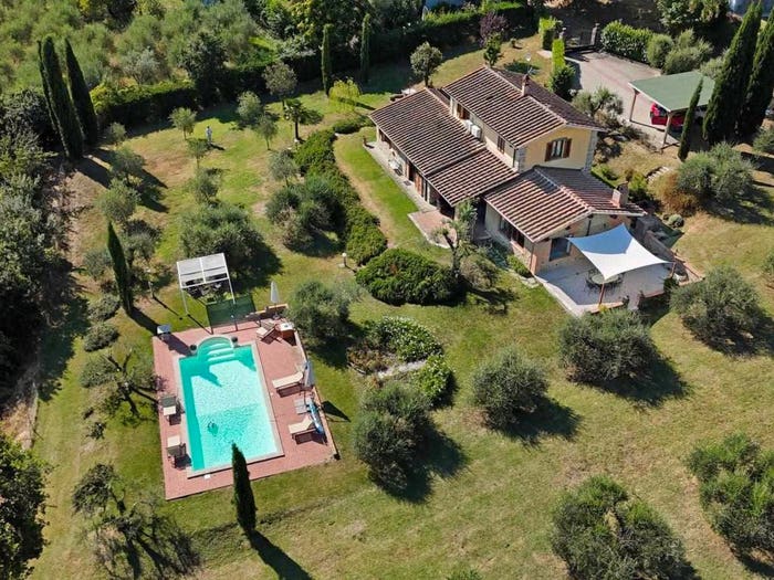 Casa con 6 locali in vendita in Case Sparse Montecchio, Cortona