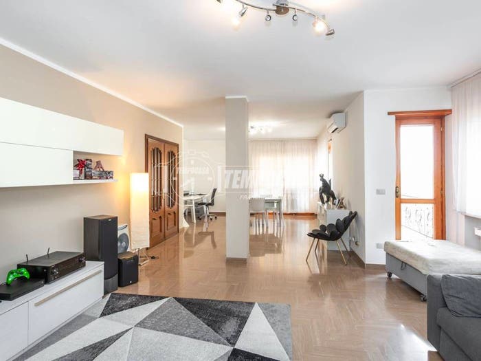 Appartamento con 5 locali in vendita in Via dei Giardini, Favari Avatanei, Poirino