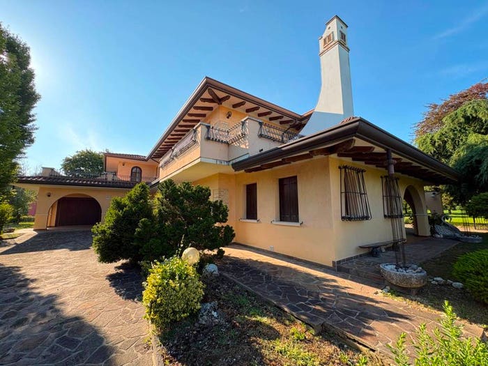Casa con 6 locali in vendita in Via San Martino, Azzano Decimo