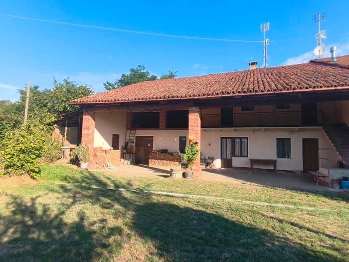 Casa con 6 locali in vendita in Strada Masunota, Carrù