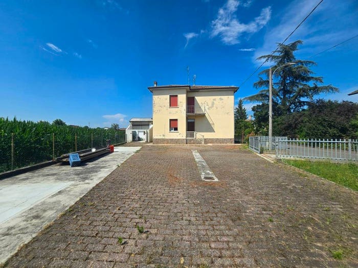 Casa con 6 locali in vendita in Strada del Voltone Decca di Roncaglia, Roncaglia Borghetto, Piacenza