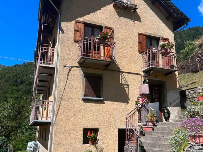Casa con 6 locali in vendita in Frazione Giavina, Cervatto