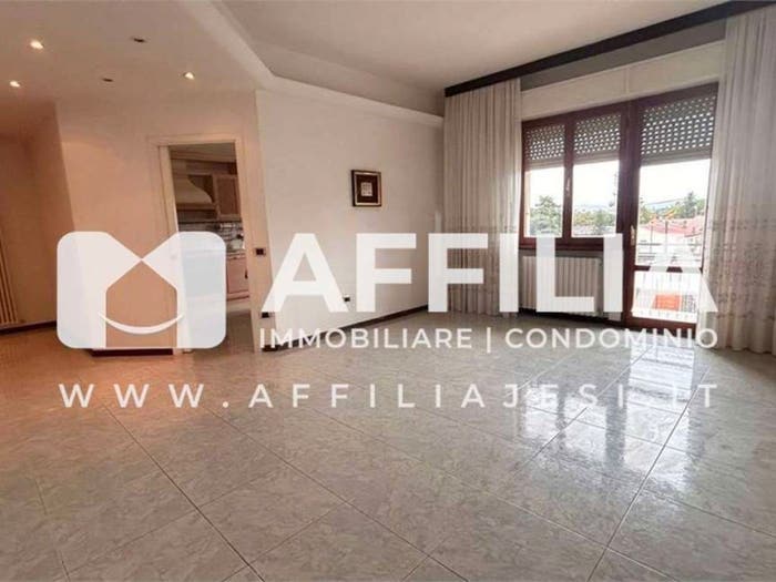 Appartamento con 6 locali in vendita in Via Gramsci, Viale della Vittoria, Jesi