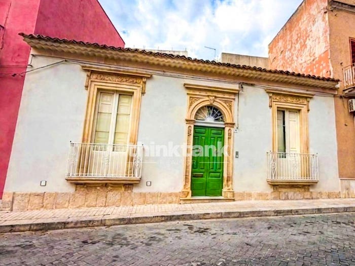 Appartamento con 6 locali in vendita in Via Procida, Centro, Avola