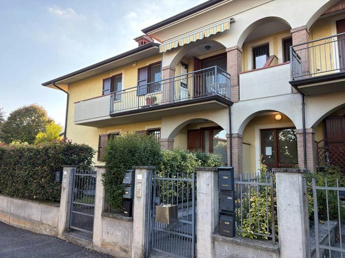 Appartamento trilocale in vendita in Via Aprile, Poncarale