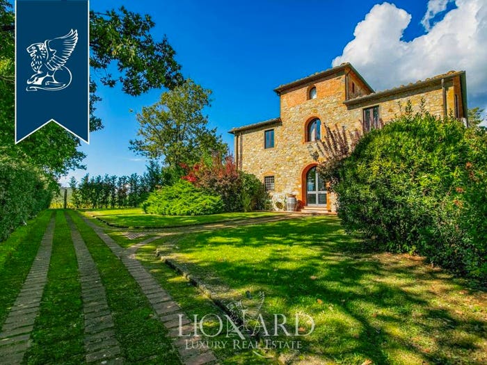 Casa con 6 locali in vendita in Bucine