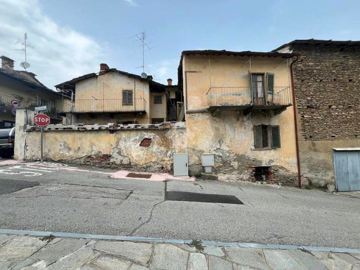 Casa quadrilocale in vendita in Via Carle Costanzo, Centro, Barge