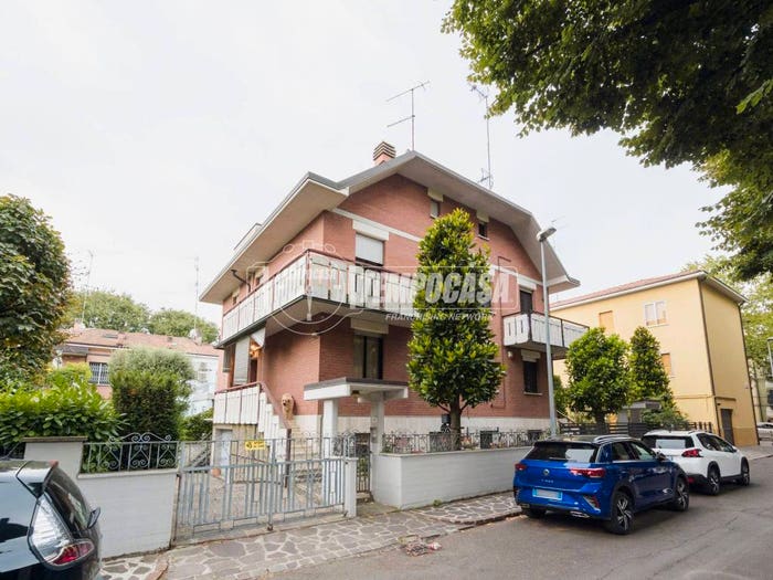 Casa con 6 locali in vendita in Villaggio Giardino, Modena