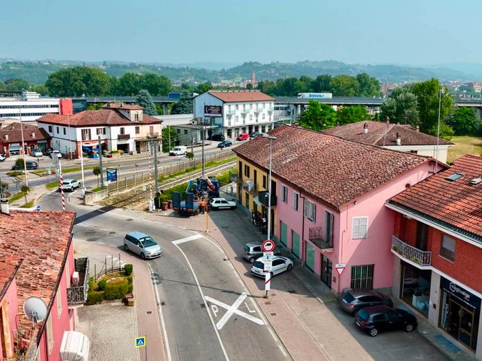 Casa con 6 locali in vendita in Corso Bra, Mussotto Corso Asti, Alba