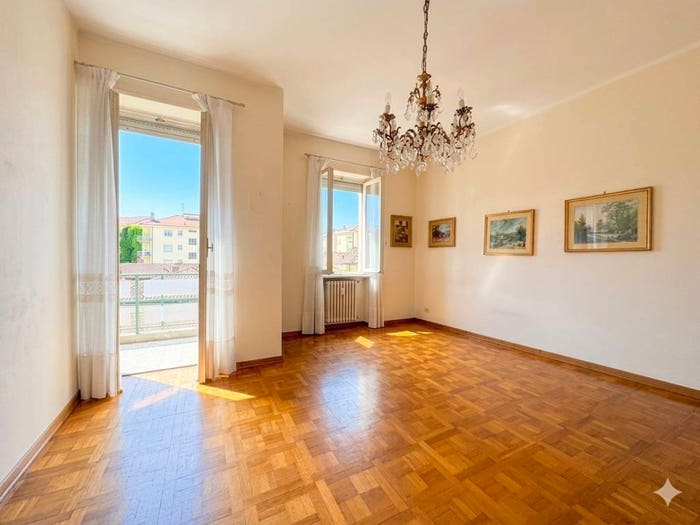 Appartamento trilocale in vendita in Via Guglielmo Marconi, Centro Storico, Chieri
