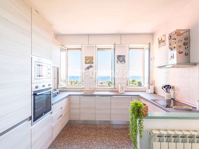 Appartamento trilocale in vendita in Viale Regina Margherita, Centro, Piombino
