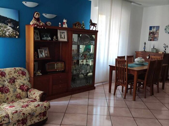 Casa con 6 locali in vendita in Poderino Trave, Fano