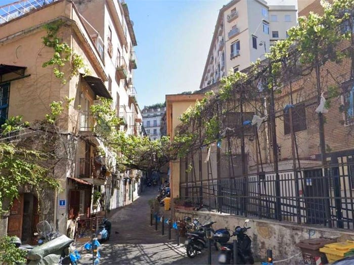 Appartamento quadrilocale in vendita in Via Santa Lucia al Monte, Quartieri Spagnoli, Napoli