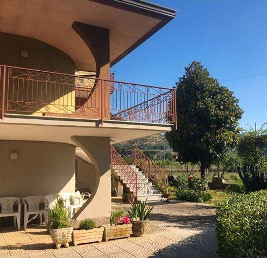 Casa con 6 locali in vendita in Piana di Monte Verna